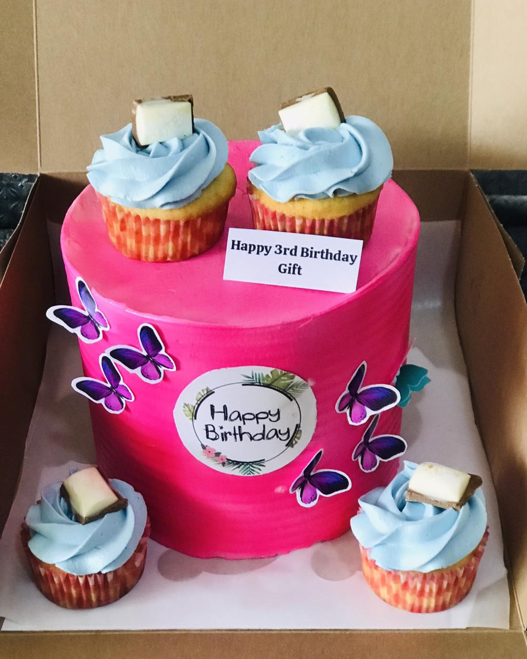 Buy Bento 4 cup cakes for KES 350.00 in Kenya. High quality products. Order now on WhatsApp! - Image 1